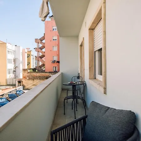 Soconusco - 1 Bedroom And Balcony In Bairro Azul Лиссабон